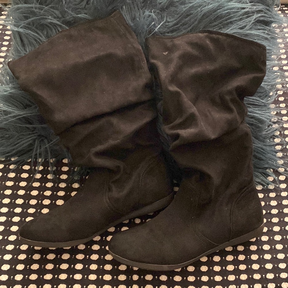 Black midi boot!